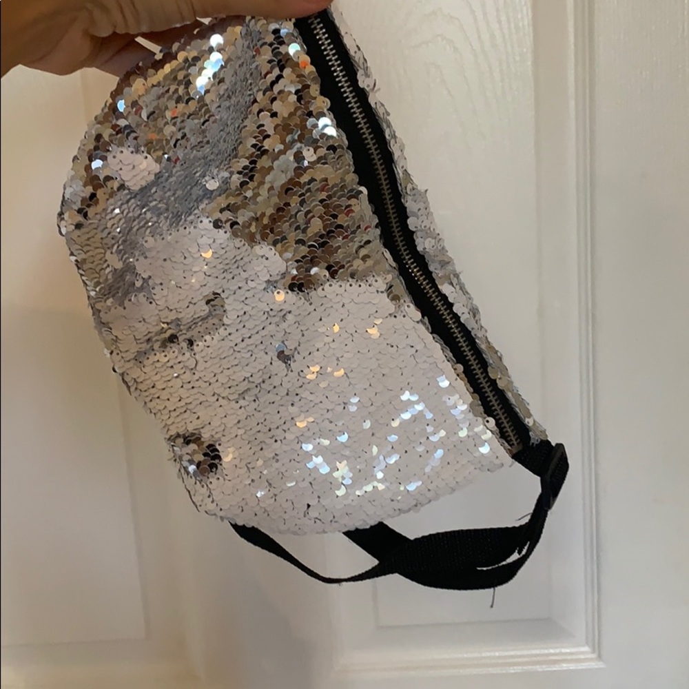 Cross bag belt bag can change color (white/silver)